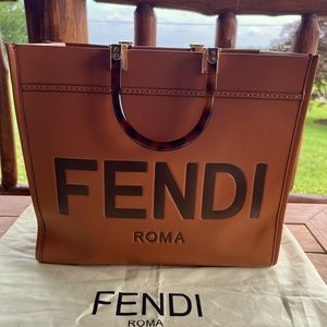 Fendi Sunshine medium tote. Made with brown leather. Brand new. Never used.
